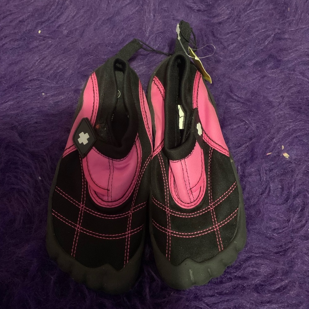 Girls pool shoes